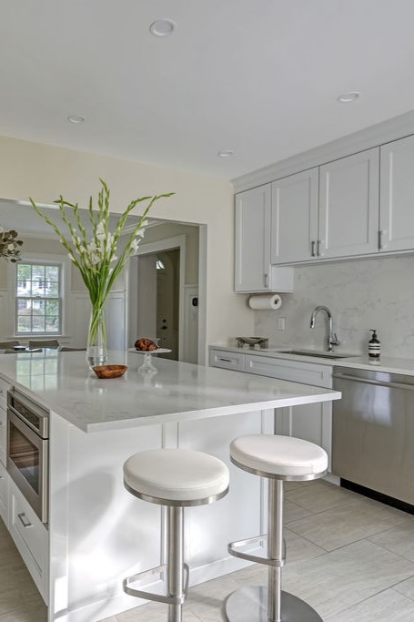 Minimalist, contemporary and urban penthouse interior home office design by Orlie Katsiris Staging & Interiors featuring modern furniture, a black standing desk, white ergonomic chair, and a gray geometric area rug
