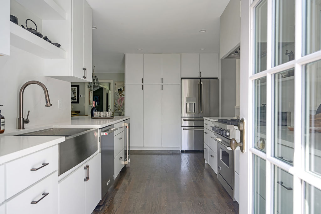 Hudson Yards Manhattan living room interior design by Orlie Katsiris Staging & Interiors featuring modern, minimalist, plush, neutral-toned furniture.